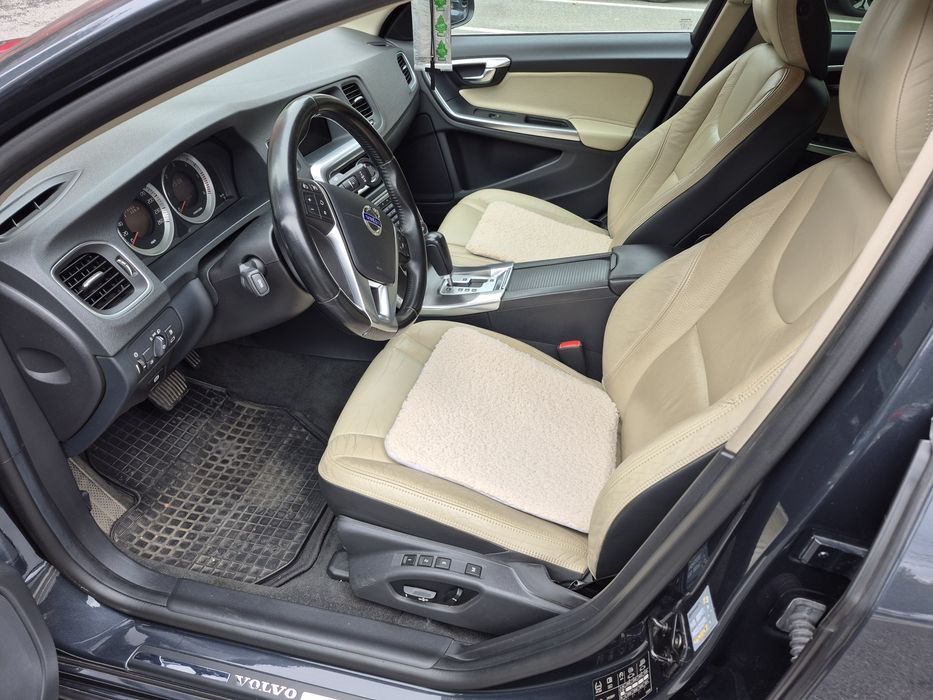 Vând Volvo S60 2011 D3 163 ps