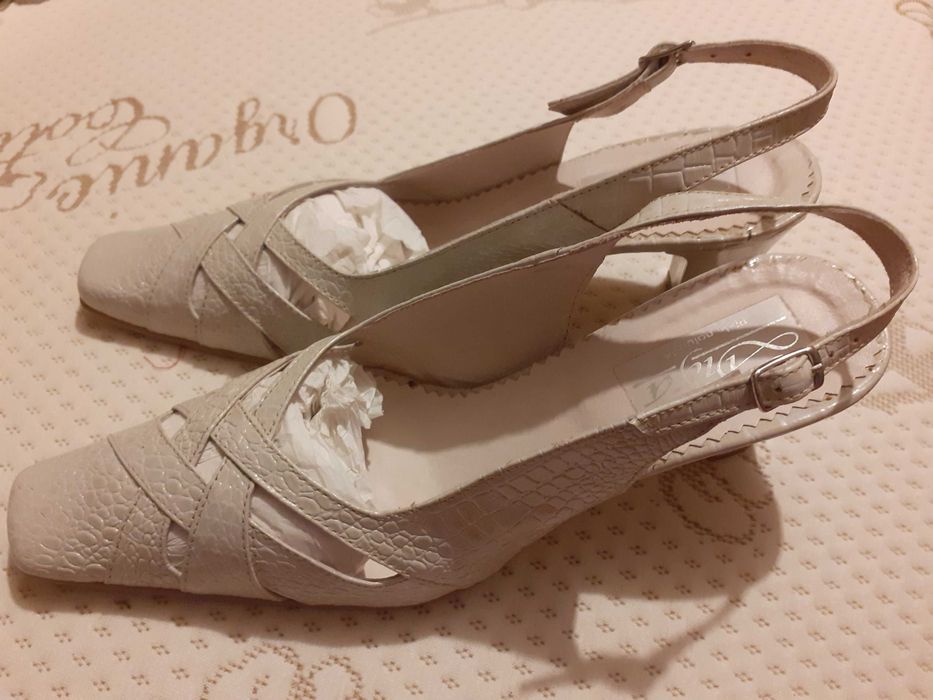 Pantofi sanda cu toc gros