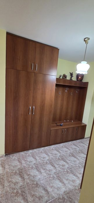 Двукрилен гардероб с портманто