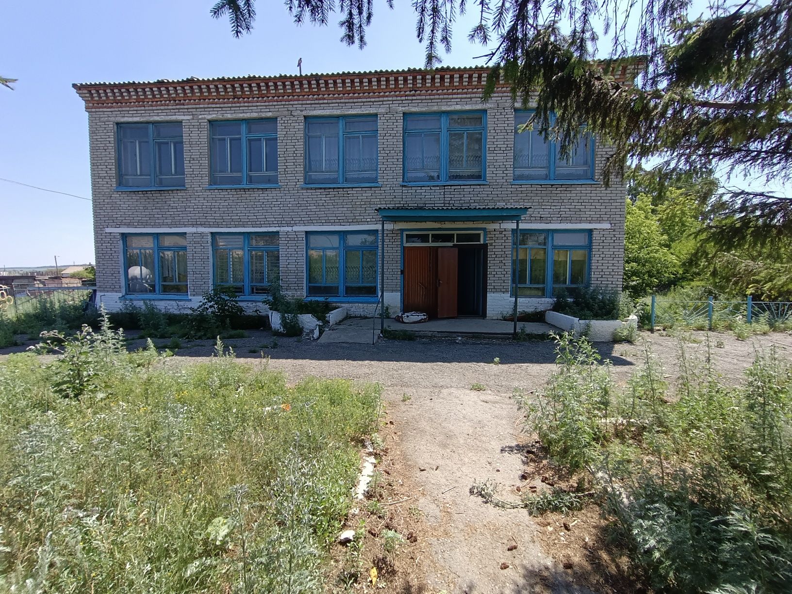 Продам 2 этажное здания