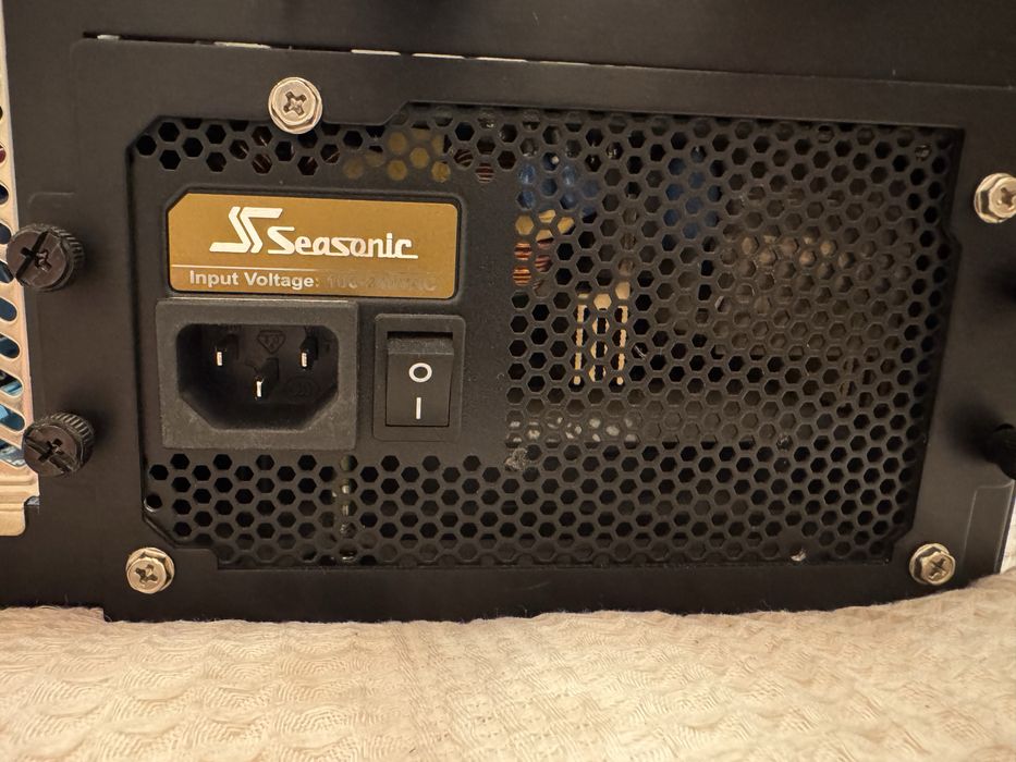 Компютърна конфигурация HTPC - 8 TB HDD