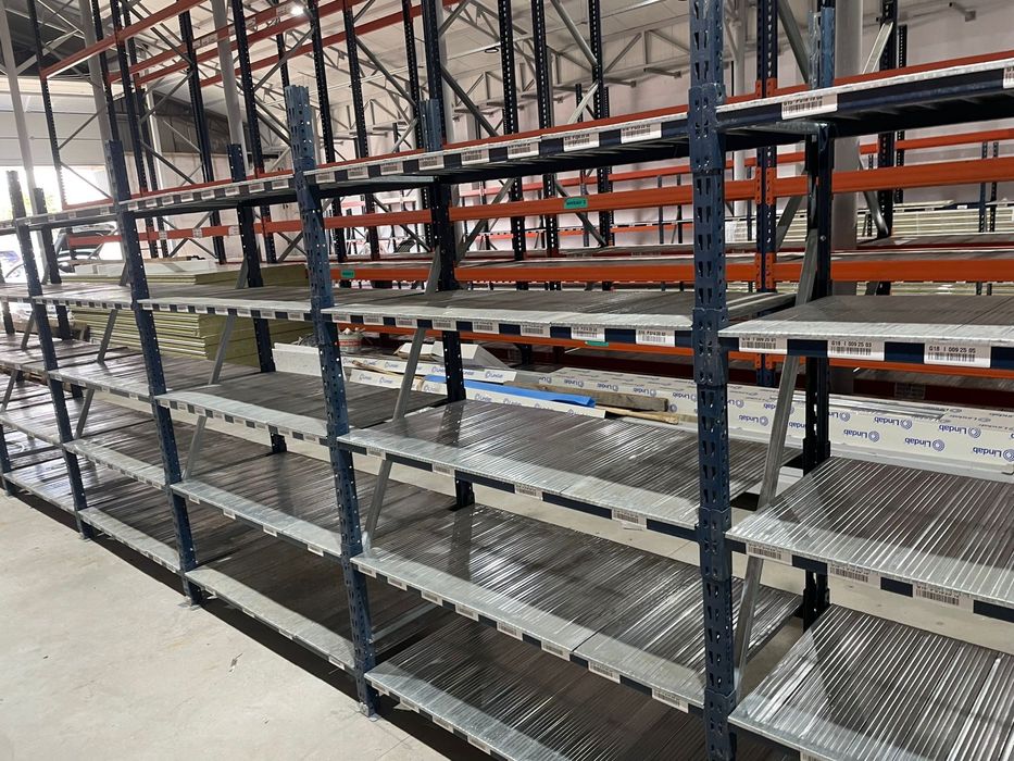 Rafturi metalice cu polita