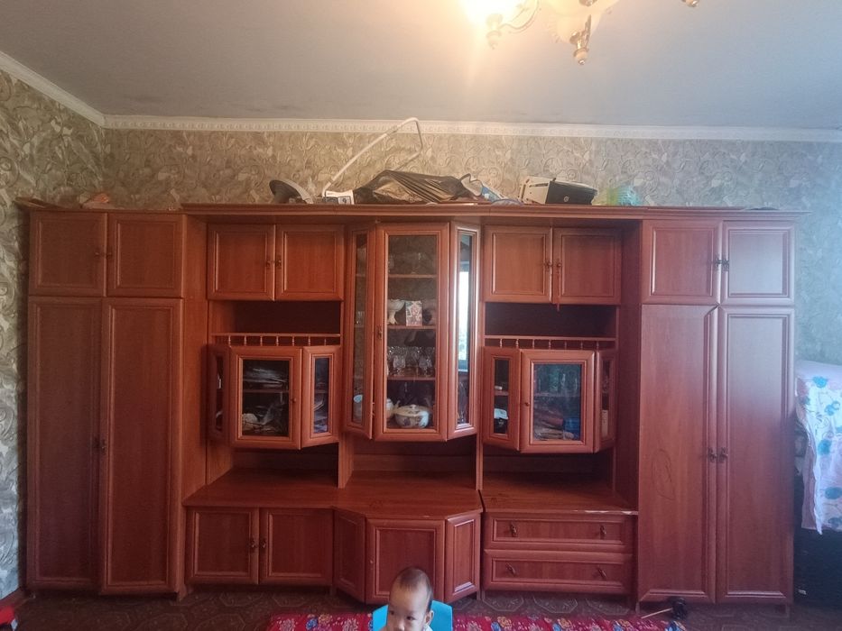 Стенка из Натурального красного дерева!длина 4 метра,высота 2.5