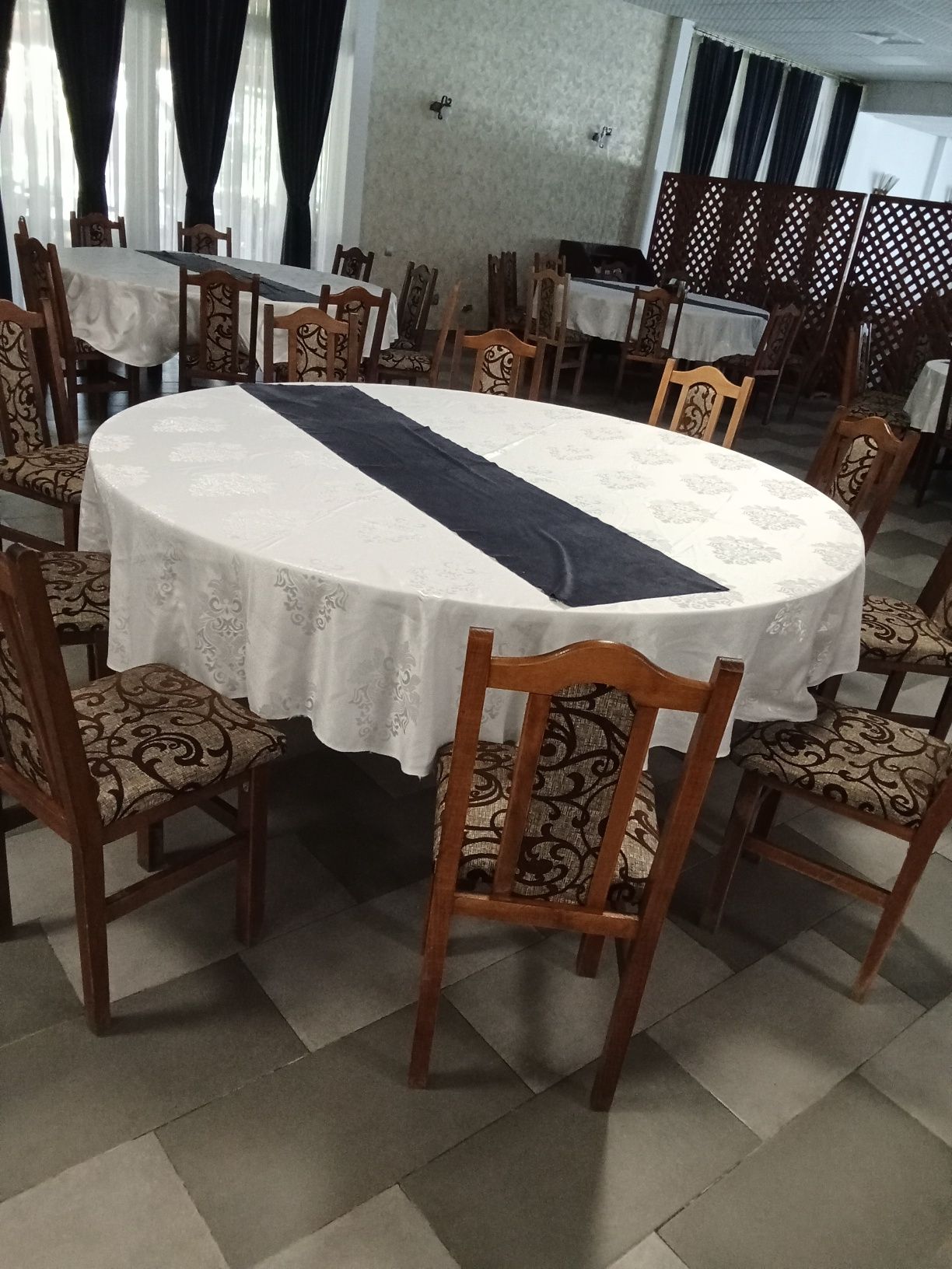 Vând mese dimensiune 220