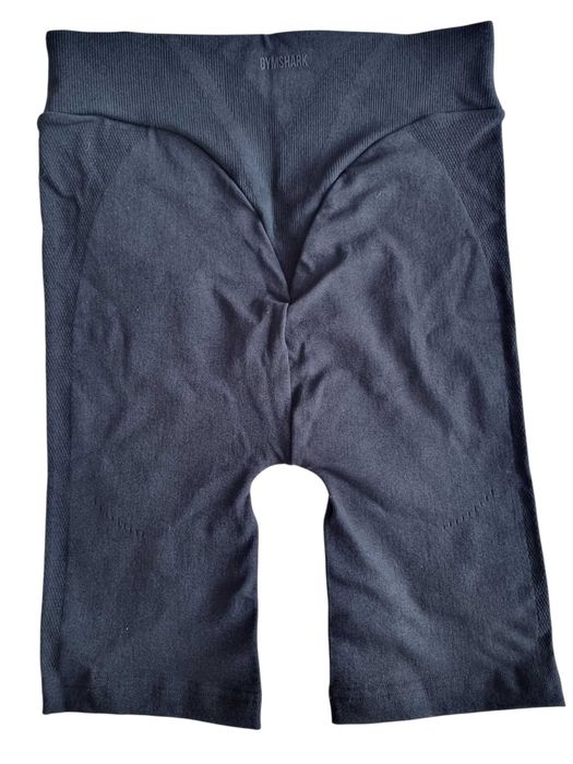 Бюстие и къси клинове Gymshark