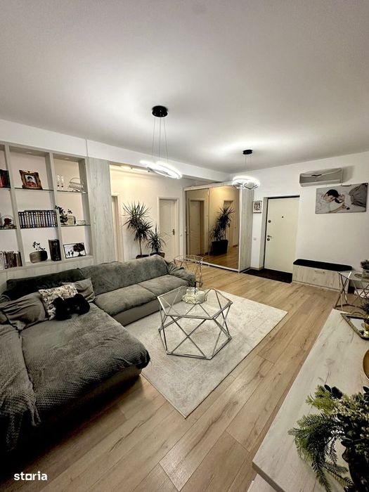 Proprietar: vând  apartament 3 camere cu terasă spațioasă