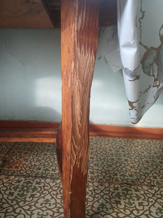 Продам шкафы и круглый стол раздвижной