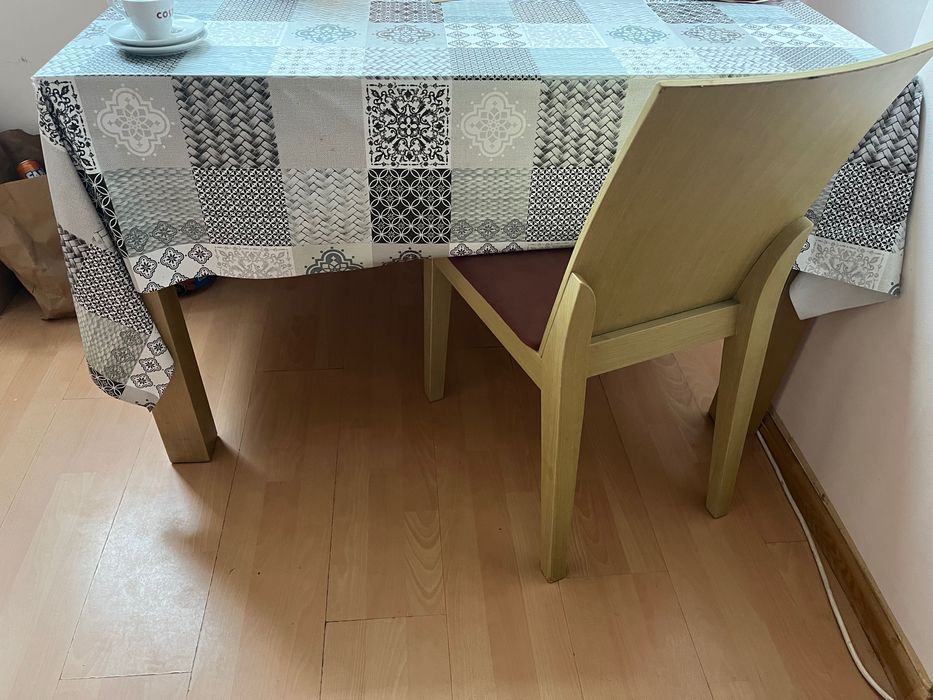 Стари мебели - гардероби, шкафове и маси.