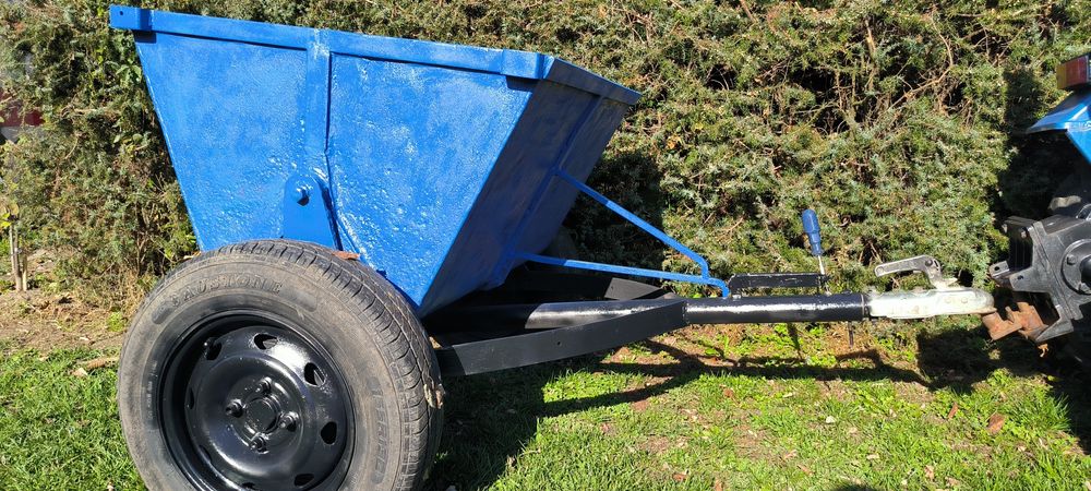 Tractoare și utilaje.