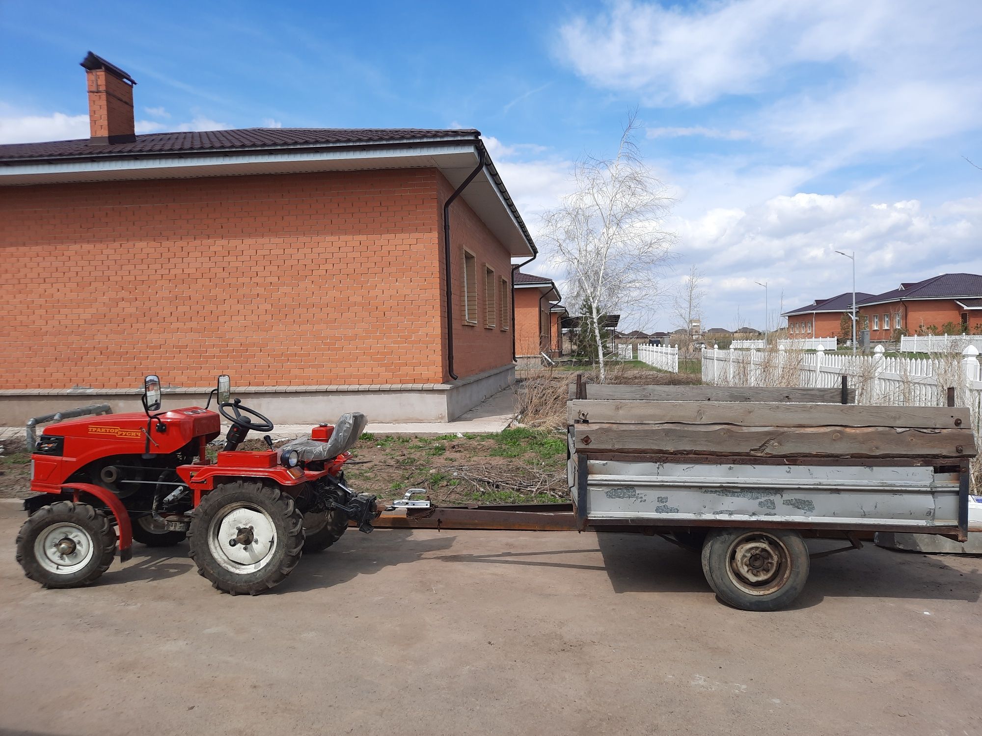 Продам минитрактор с прицепом