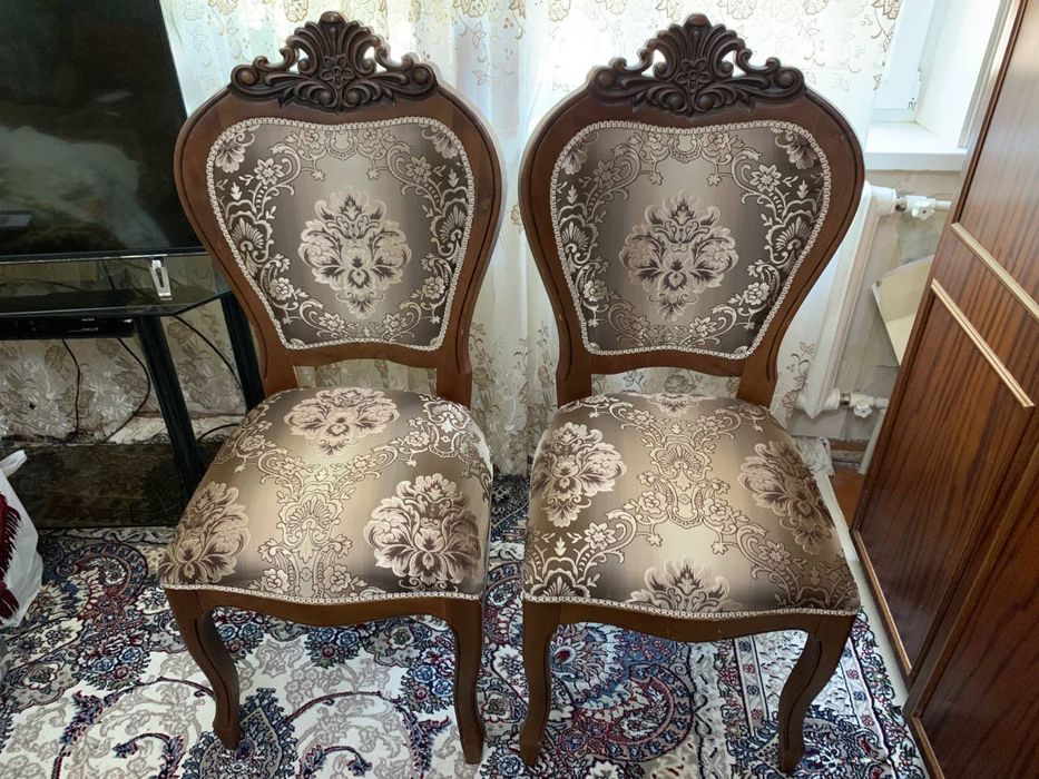 Стулья в очень хорошем состояние!