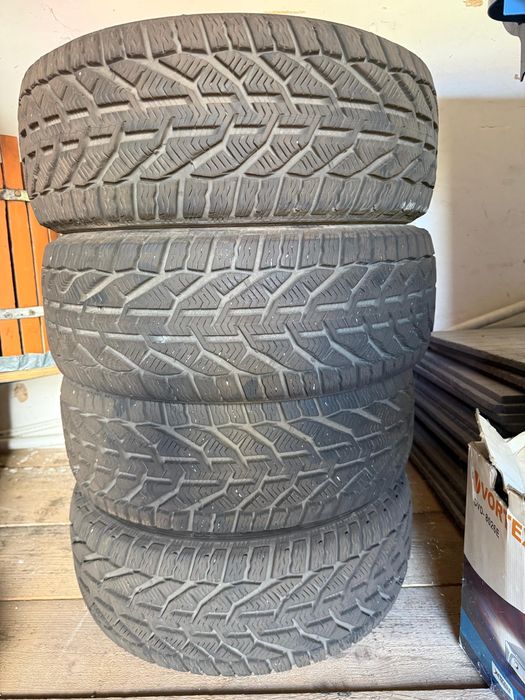 Vând anvelope de iarna 195,50r15 an fabricație 2022 .