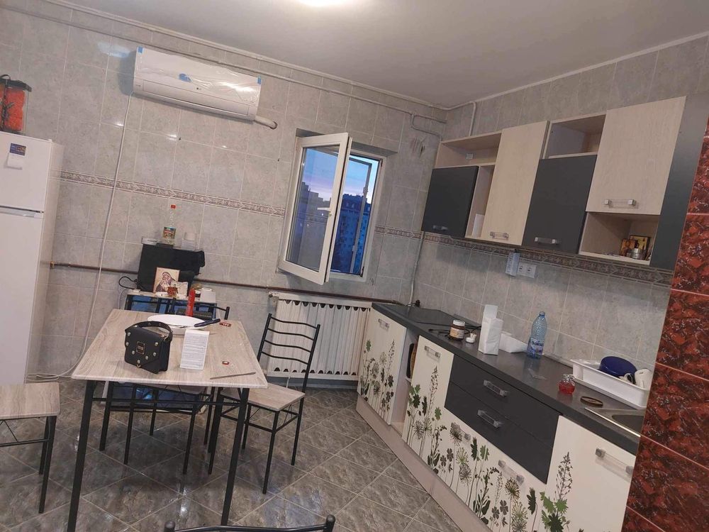 Inchiriez apartament 4 camere