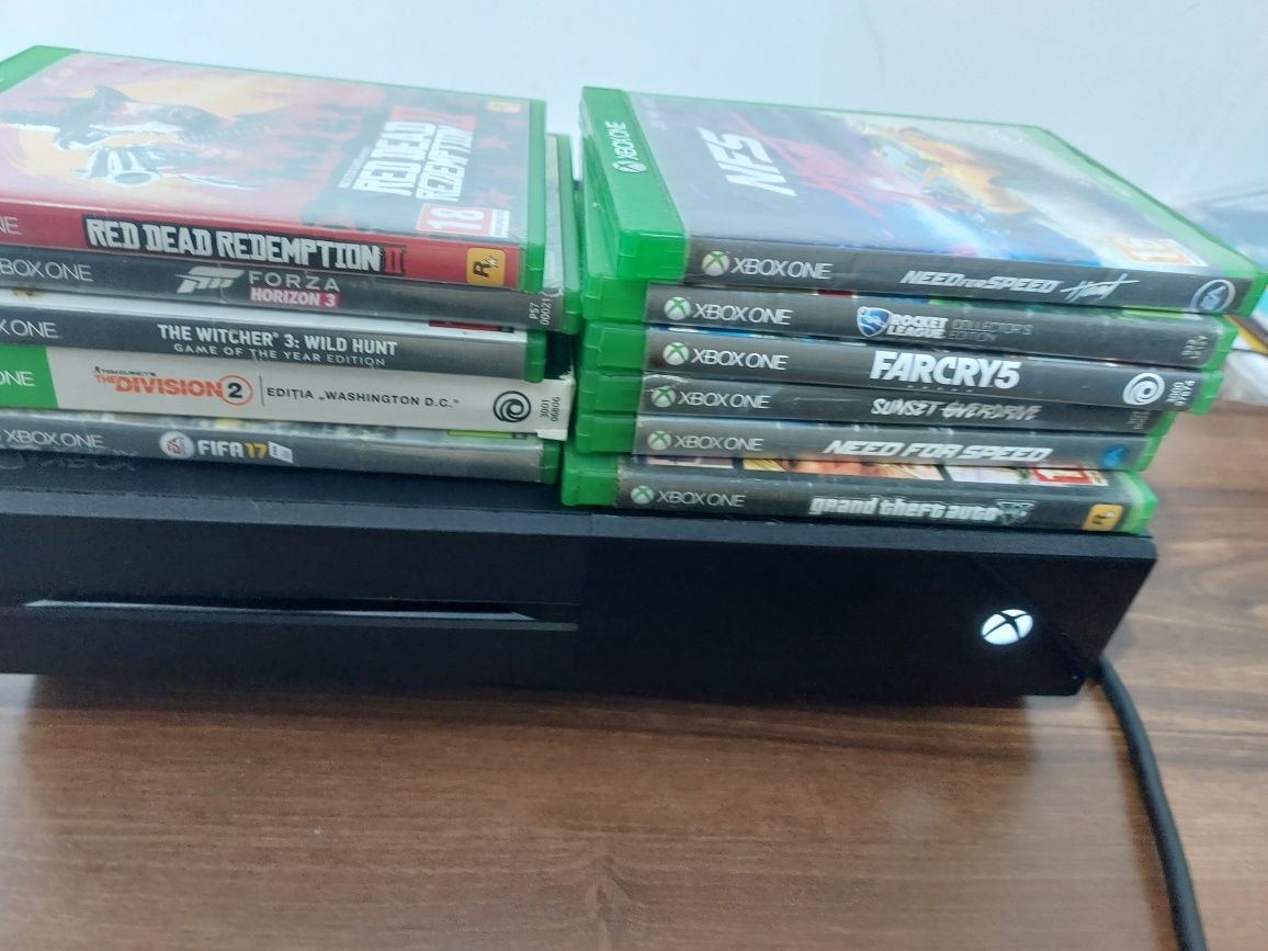 Xbox One 1TB plus 11 jocuri