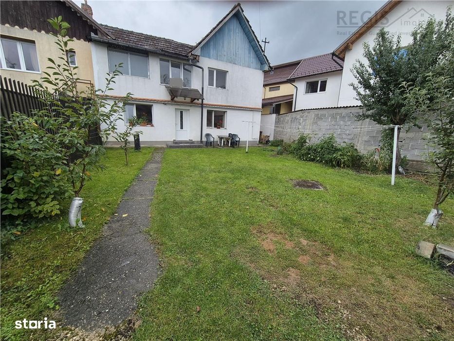 Casa individuala cu curte, 5 camere, cartier Noua