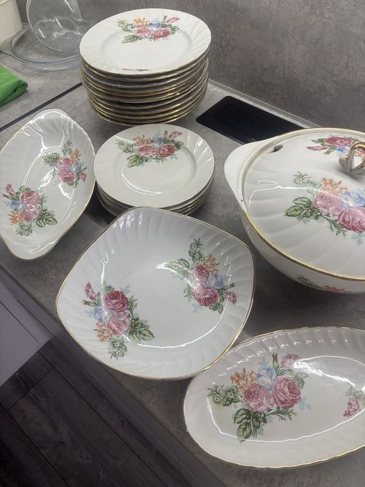 Ретро столовый сервиз из 20 предметов за 10 000