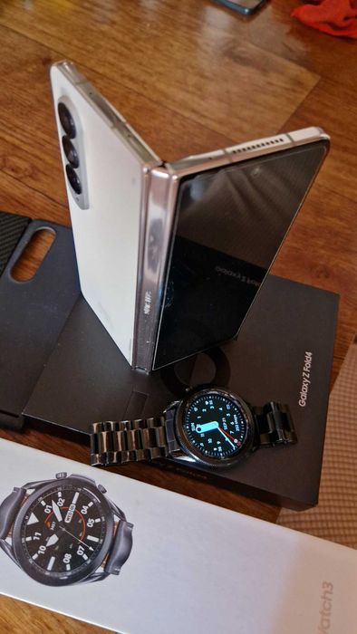 Pachet Galaxy Z Fold 4 + Galaxy Watch 3