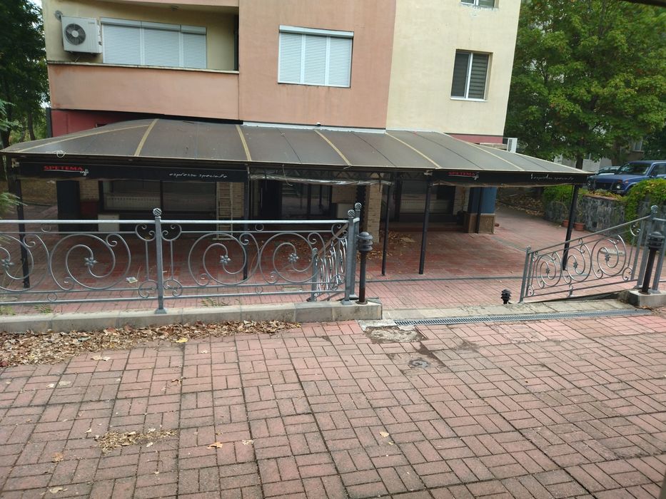 Продава слънцезащитен навес