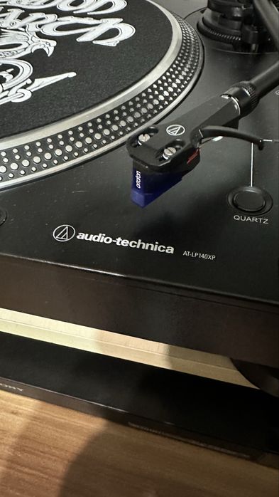 Продавам грамофон Audio-technica lp-140xp