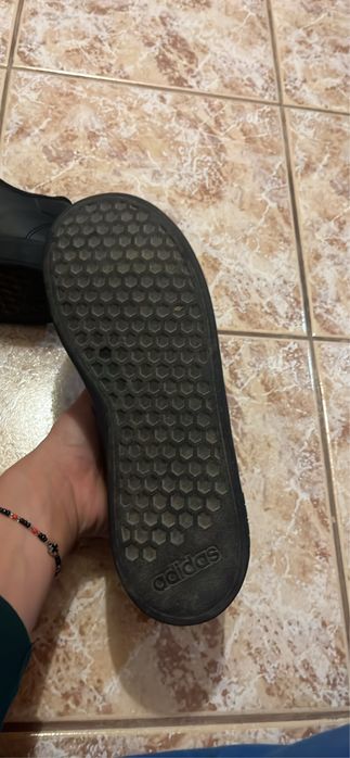 Чисто нови маратонки adidas