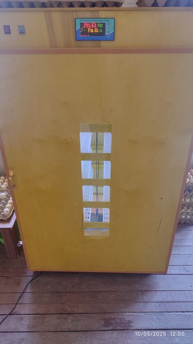 Inkubator sotiladi narxi 5.500 ming 1056 dona tovuq tuxumi sigʻadi