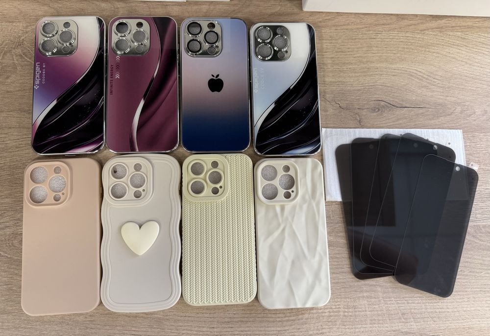 Кейсове и протектор за дисплей за I phone 15pro цена за всичко 50лв