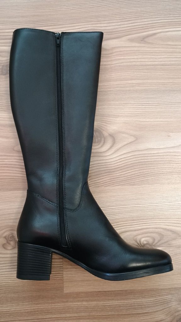 Vand cizme de piele noi