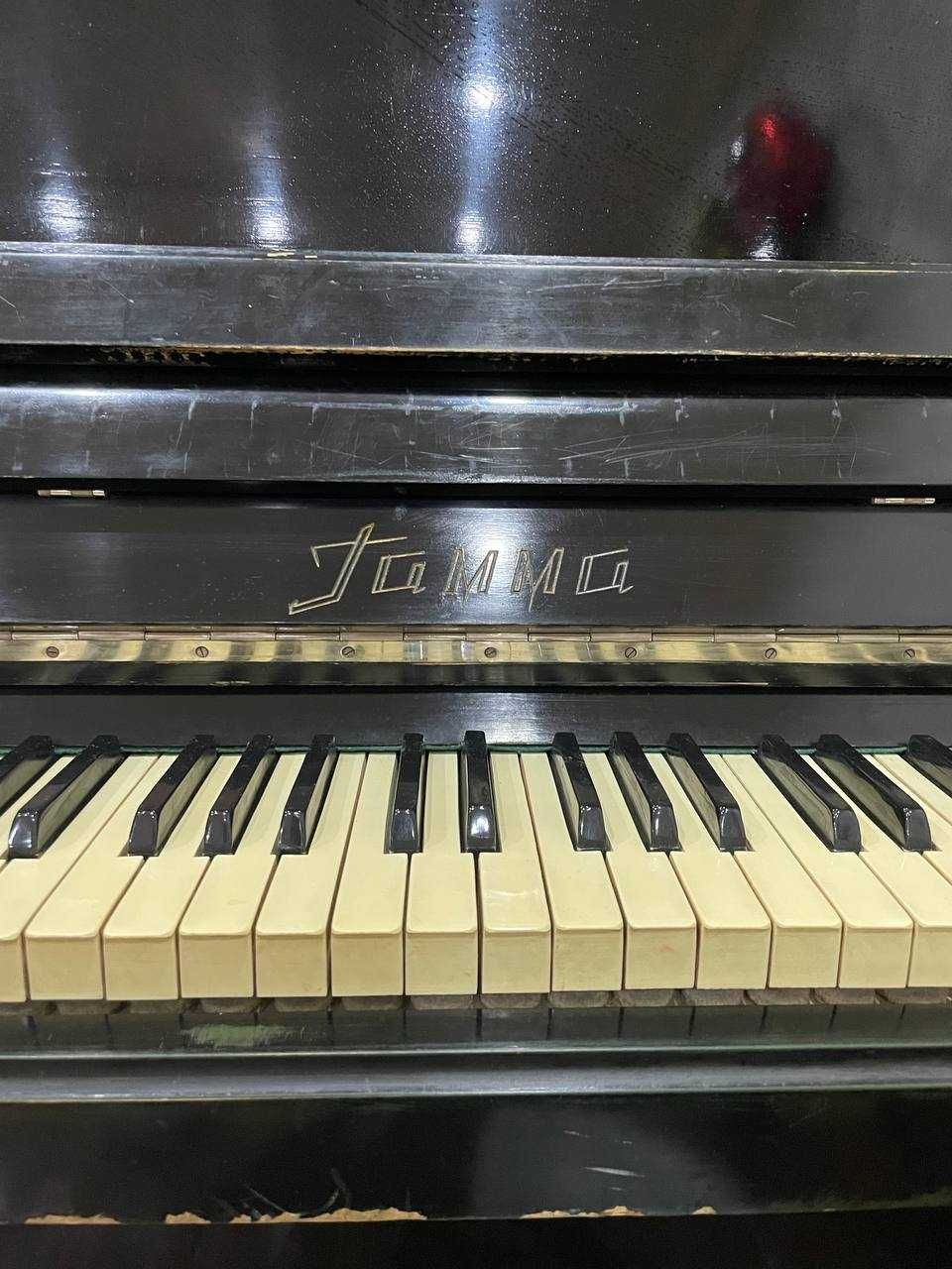 Продается пианино Гамма б/у в хорошем состоянии со стульчиком