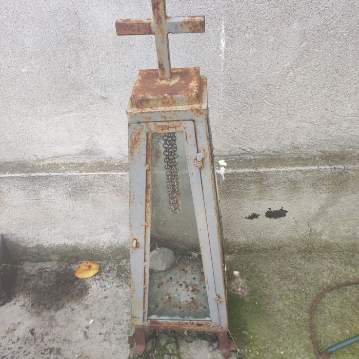 Vând felinar ptr cimitir