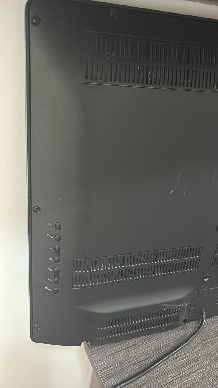 Как новый,тонкий Smart TV, Wi-Fi, YouTube есть. Читайте