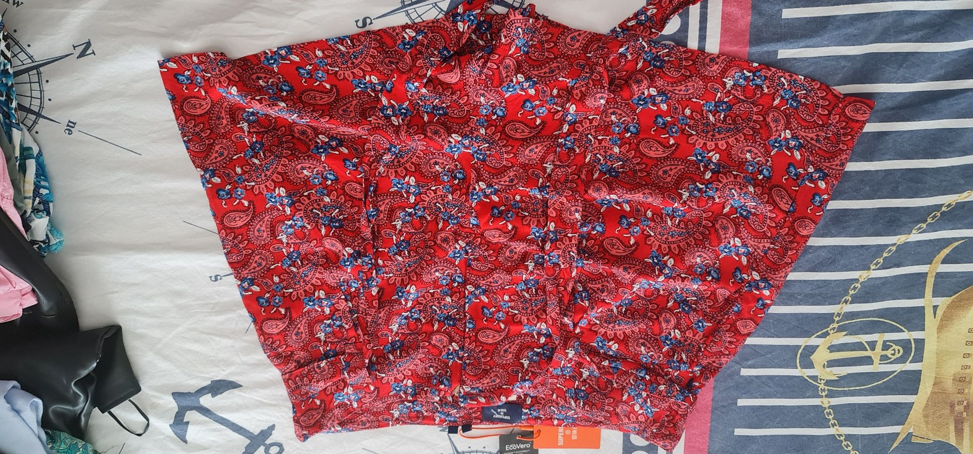 Pantaloni scurti Superdry, noi, cu eticheta