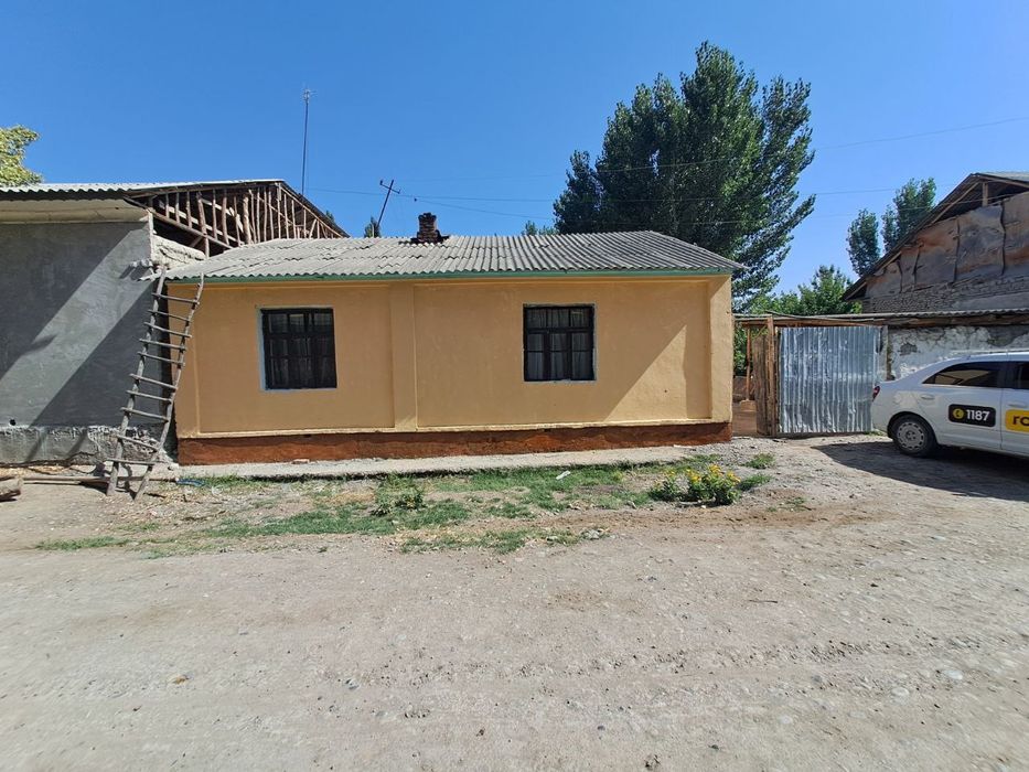 Hovli uy sirochna sotiladi