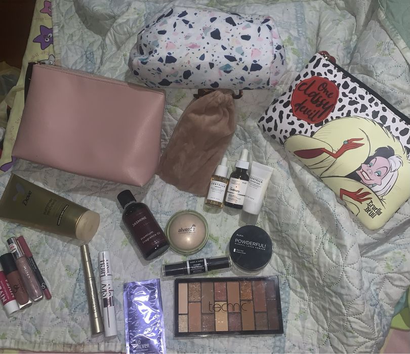 Козметика и козметични несесери