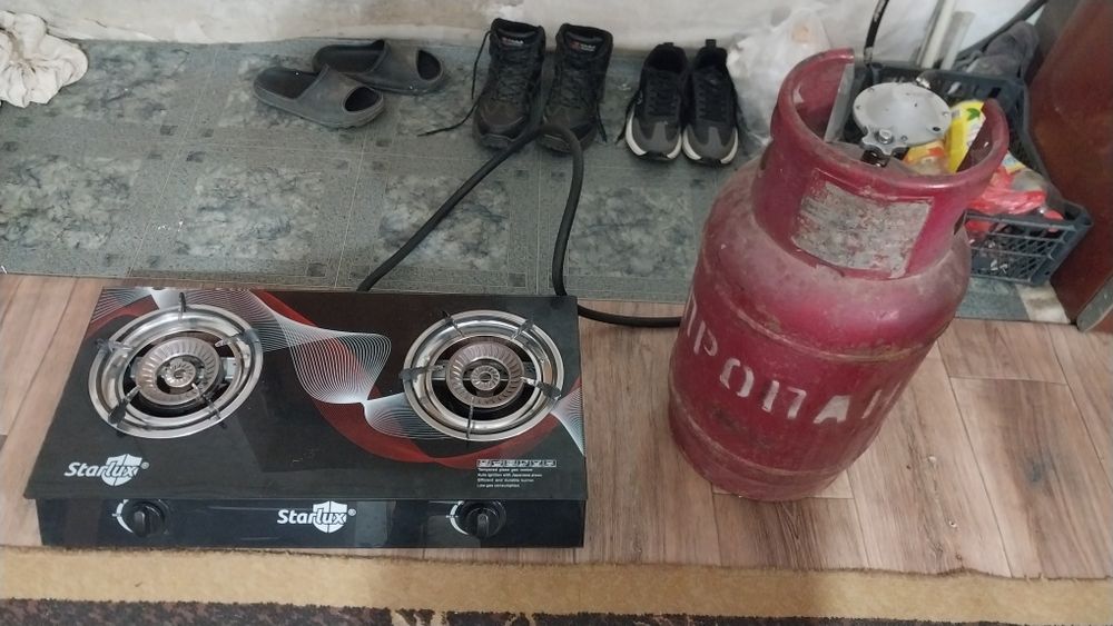 Срочно продам Газ Плиту с баллоном