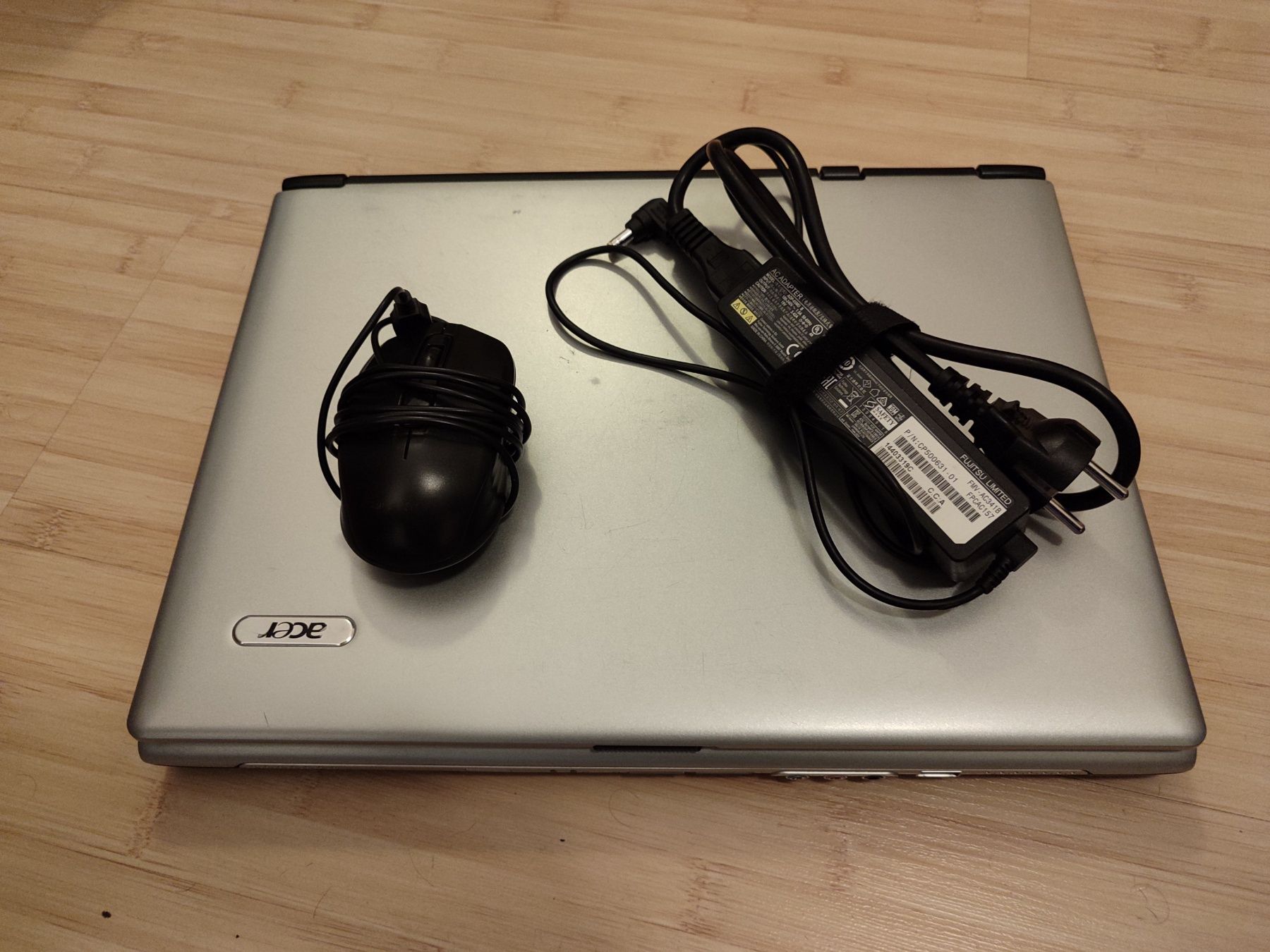 Лаптоп Acer Aspire 1650 със зарядно и мишка

процесор: Intel Pentium M
