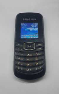 Кнопочный телефон  Samsung