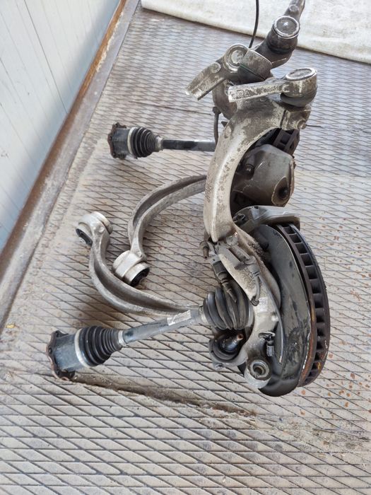 Fuzeta fata Audi Q7 4M stanga dreapta