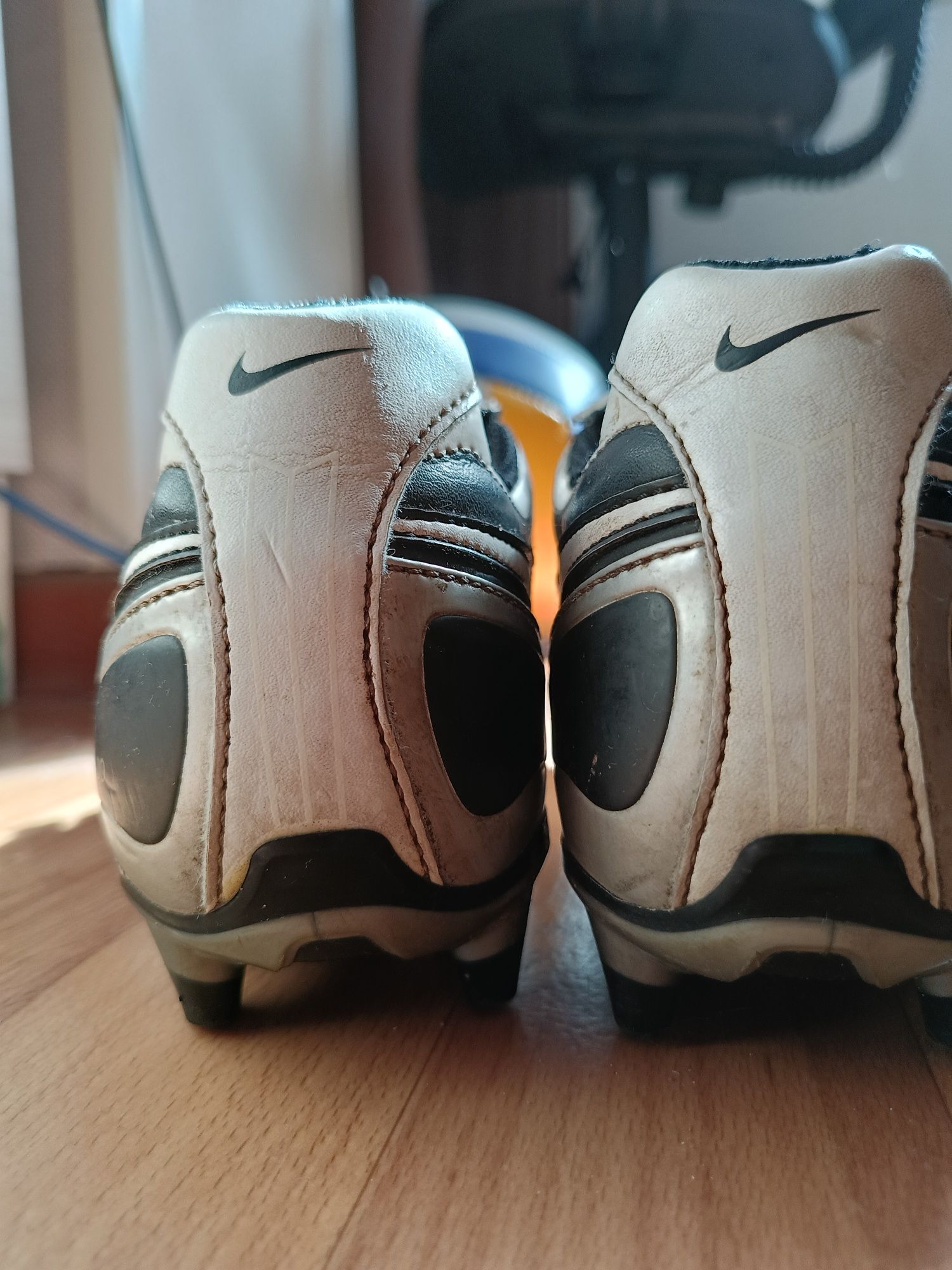 Футбольные бутсы Nike tempo