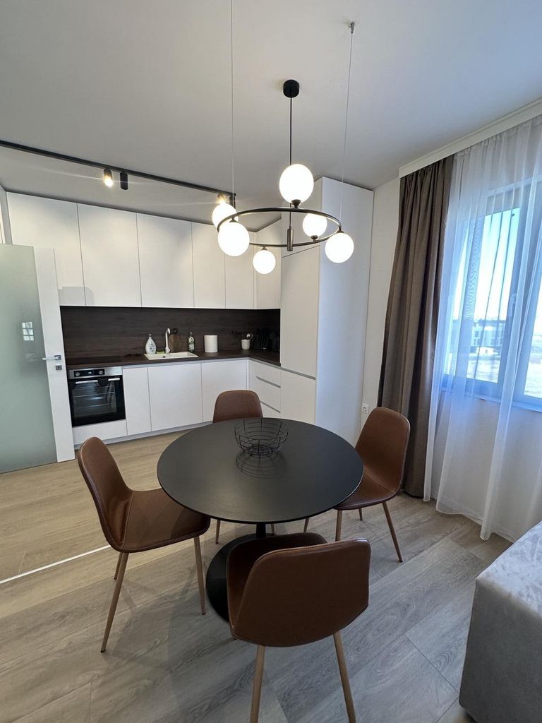 Дава се под наем Тристаен апартамент в Пловдив, Остромила - 98 кв.м за 650 € - Снимка #4