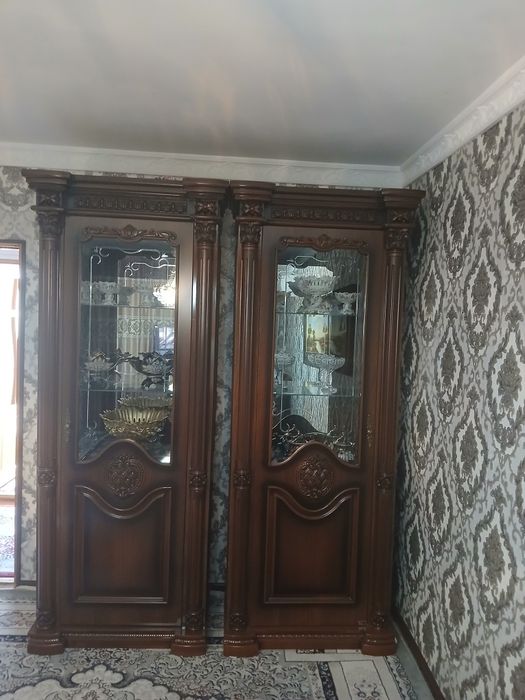Горка мебел сотилади