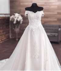 Свадебное платье нежное белого цвета