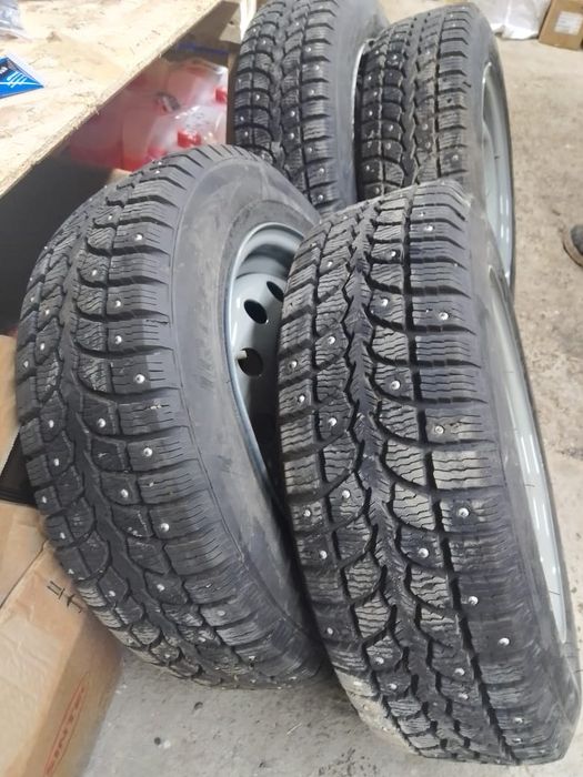 Продам зимнюю резину с дисками