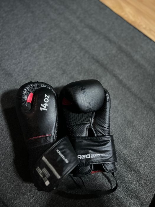 Vând mănuși de box