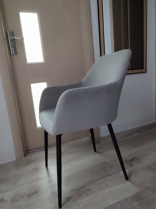 Vând URGENT 4 buc scaun modern gri NOU