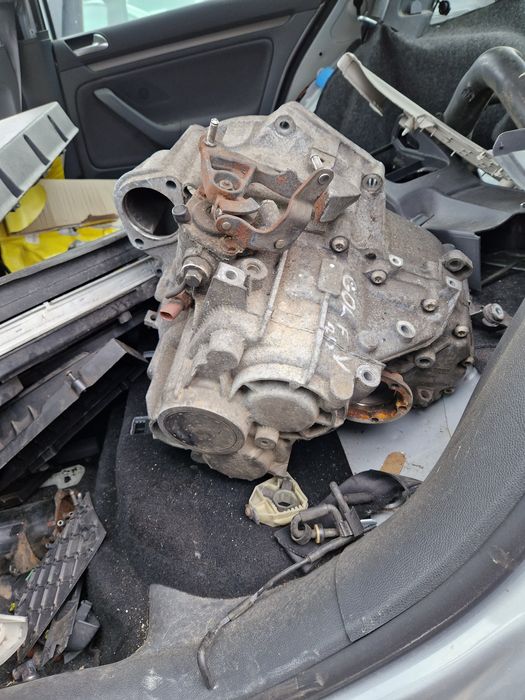 Vând cutie viteze golf 5 2.0 diesel