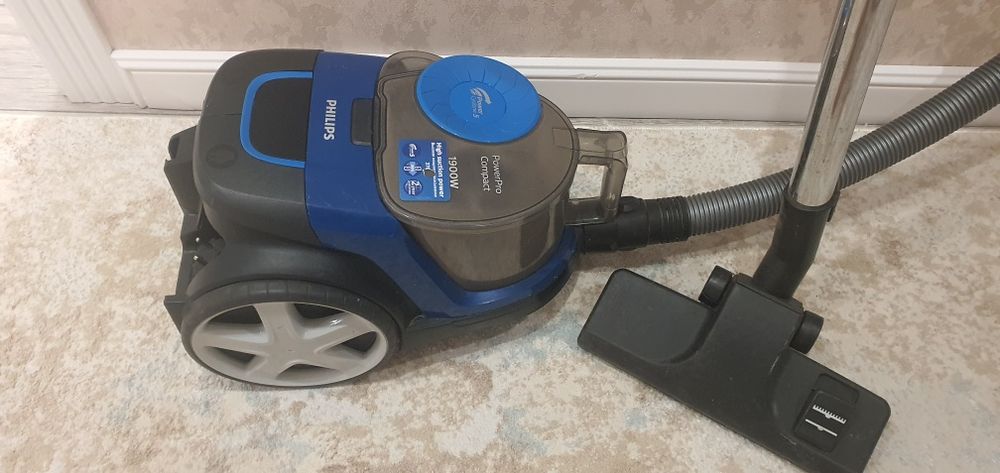 Пылесос Philips 1900 ватт