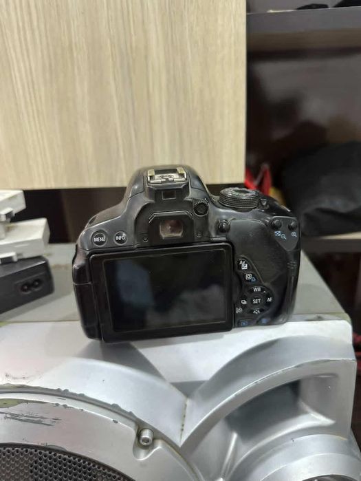 Canon 700 d rasim uchun yaxshi aparat