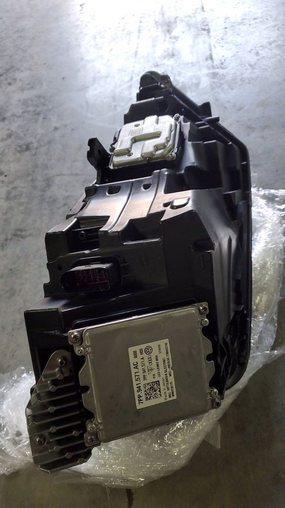 Far audi A8 4N 4N0941033 complect factura cu tva
