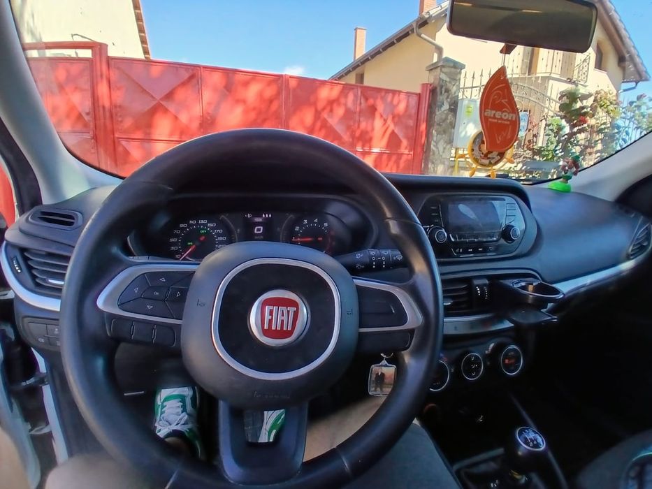 Vand mașina Fiat