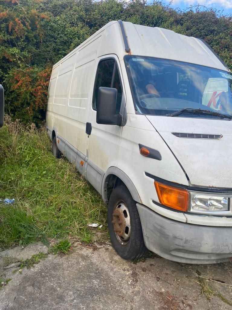 Punte spate capota roti iveco daily